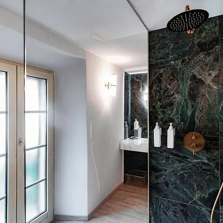 Vanity Flat - The House Of Travelers Apartman