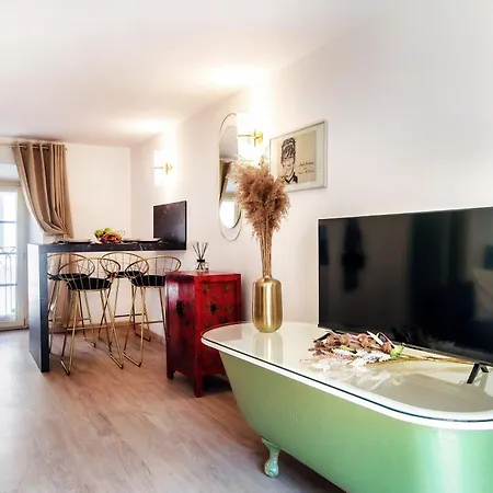 Vanity Flat - The House Of Travelers Apartman *