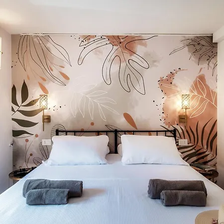 Vanity Flat - The House Of Travelers *