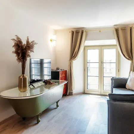 Vanity Flat - The House Of Travelers Apartment