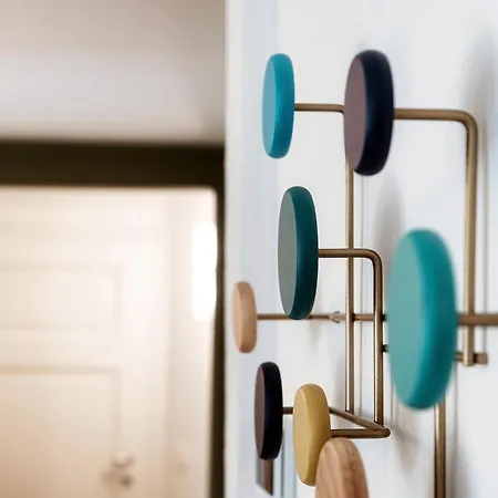 Vanity Flat - The House Of Travelers *